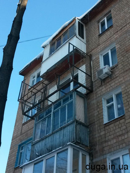 Балкон с выносом от пола