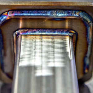 профільна квадратна труба з нержавіючої сталі приварена до п'ята