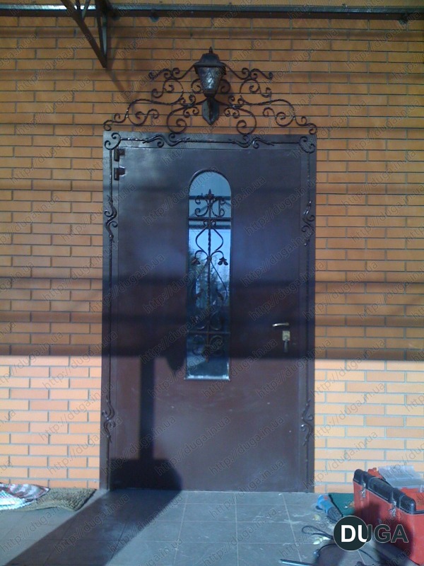 Металеві двері з куванням