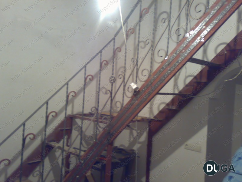 Каркас металлической лестницы в доме
