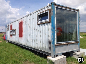 Дом контейнер с окнами